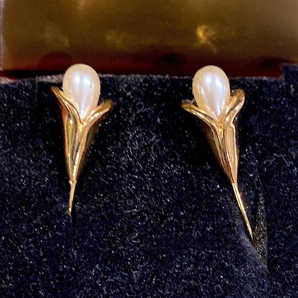 Avon Gold Tone and Faux Pearl Pierced Earrings. Nickel Free